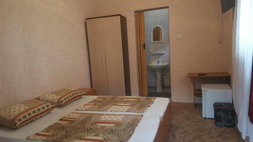 Hostal Anyuta Guest House