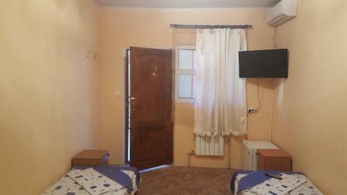 Hostal Anyuta Guest House