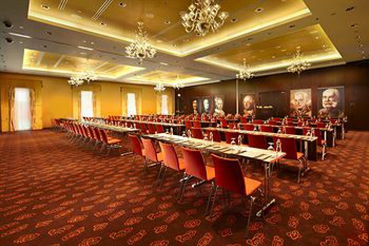 Hotel Kempinski River Park