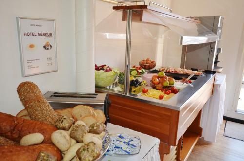 Hotel Merkur - West Station Lodge