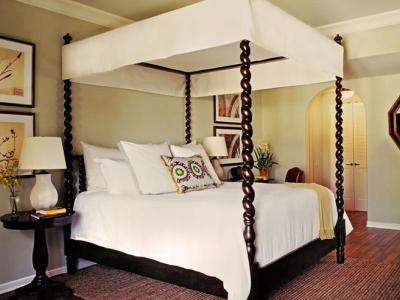 Canary Hotel