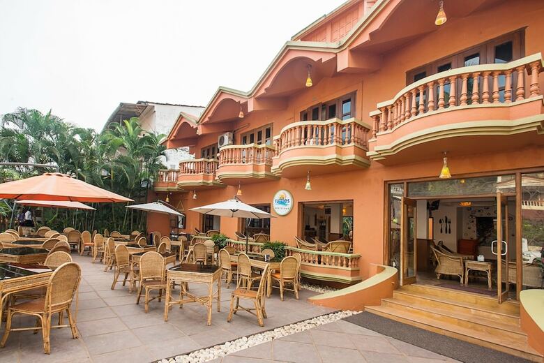 Hotel Ruffles Beach Resort