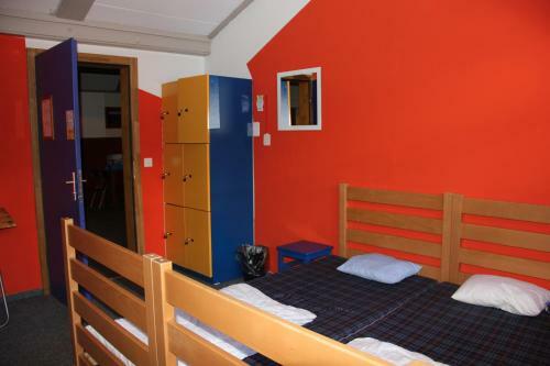 Albergue Downtown Lodge (hostel)