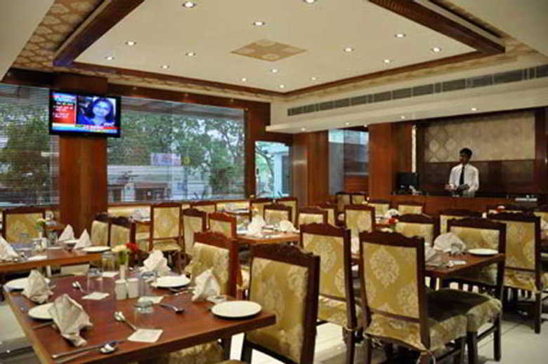 Hotel The Royal Cm