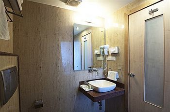 Hotel The Royal Cm