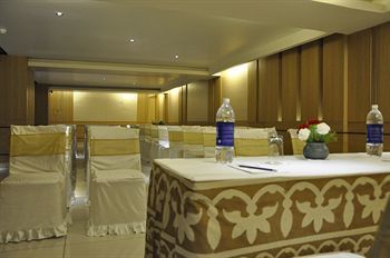 Hotel The Royal Cm