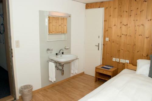 Hotel Chamanna Bed & Breakfast