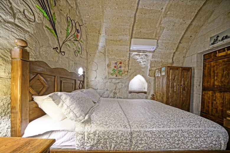 Maccan Cave Hotel