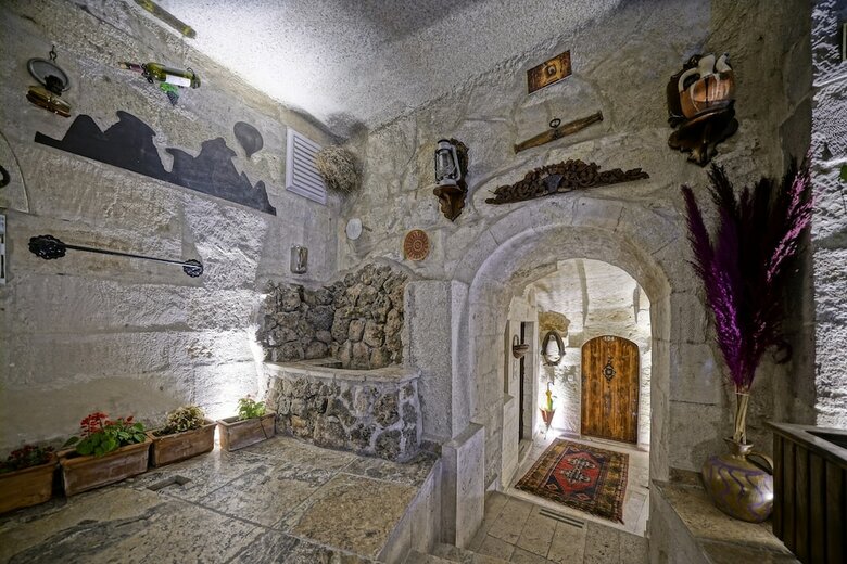 Maccan Cave Hotel