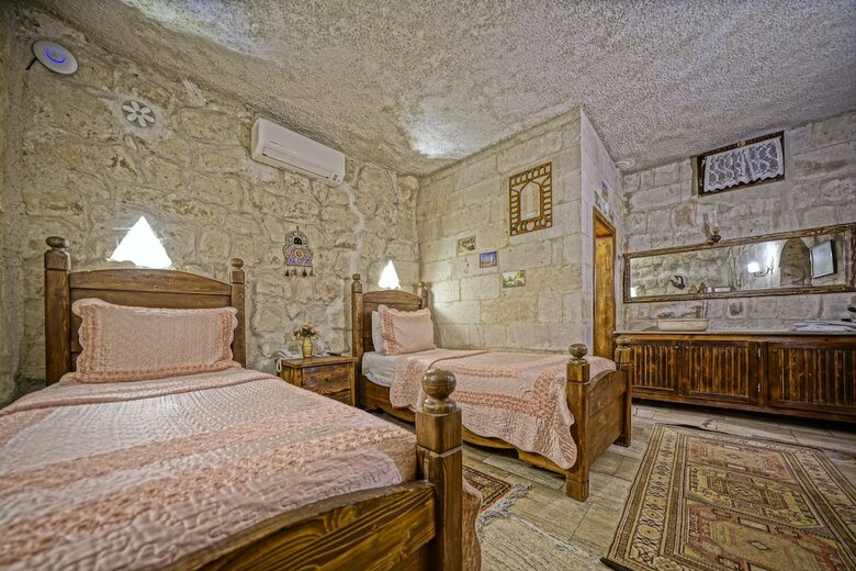 Maccan Cave Hotel