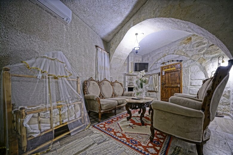 Maccan Cave Hotel
