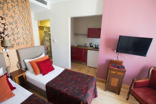No11 Hotel & Apartments