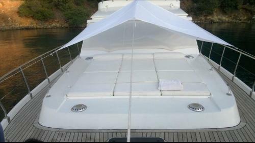 Lagoon-boat