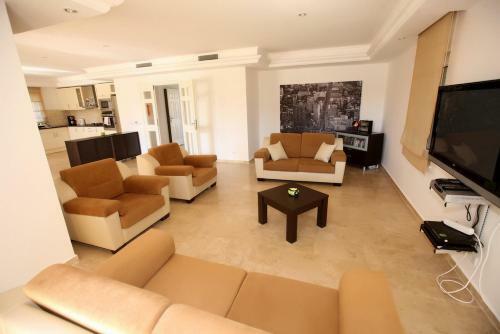 Villa Palm Lane Residence