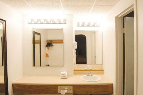 Hotel Quality Inn & Suites Starlite Village Conference