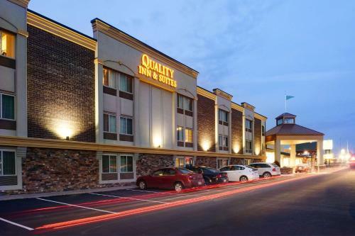Hotel Quality Inn & Suites Starlite Village Conference