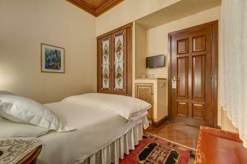 Kaucuk Hotel