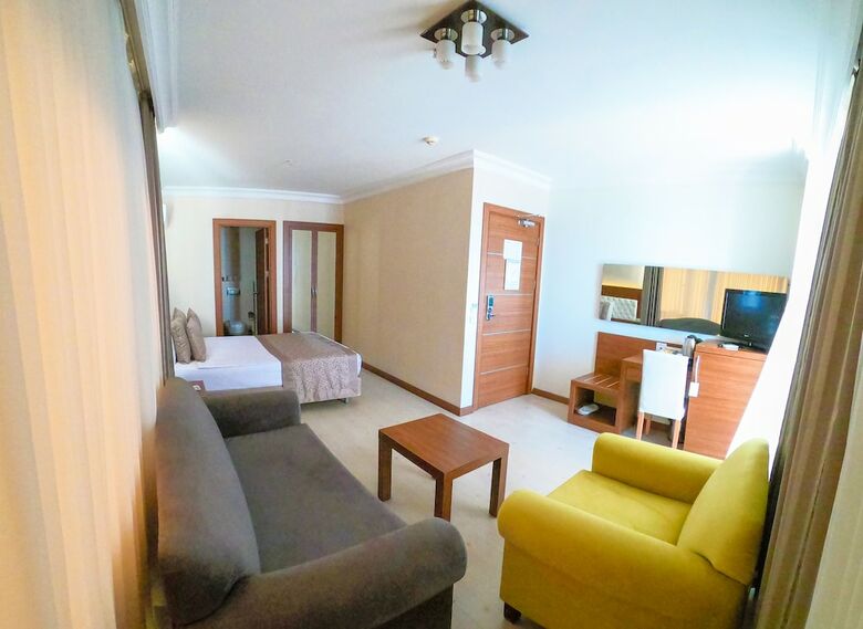 The Corner Park Hotel