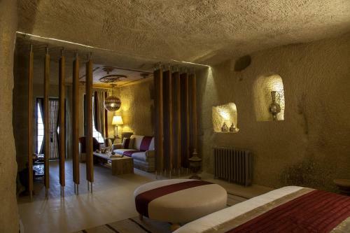 Hezen Cave Hotel