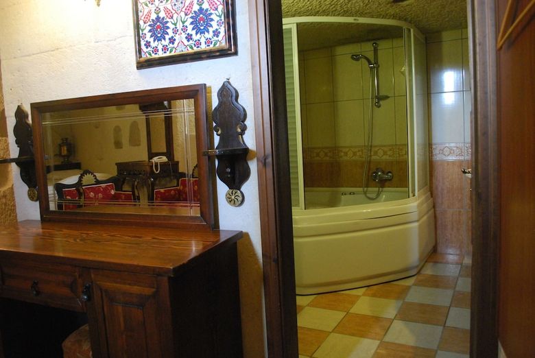 Posada Lalezar Cave Hotel