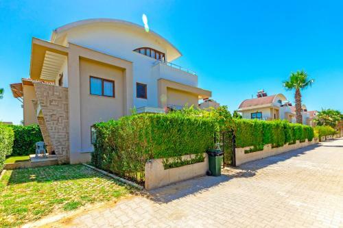 Paradise Town Villa Family