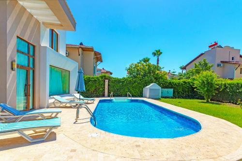 Paradise Town Villa Family