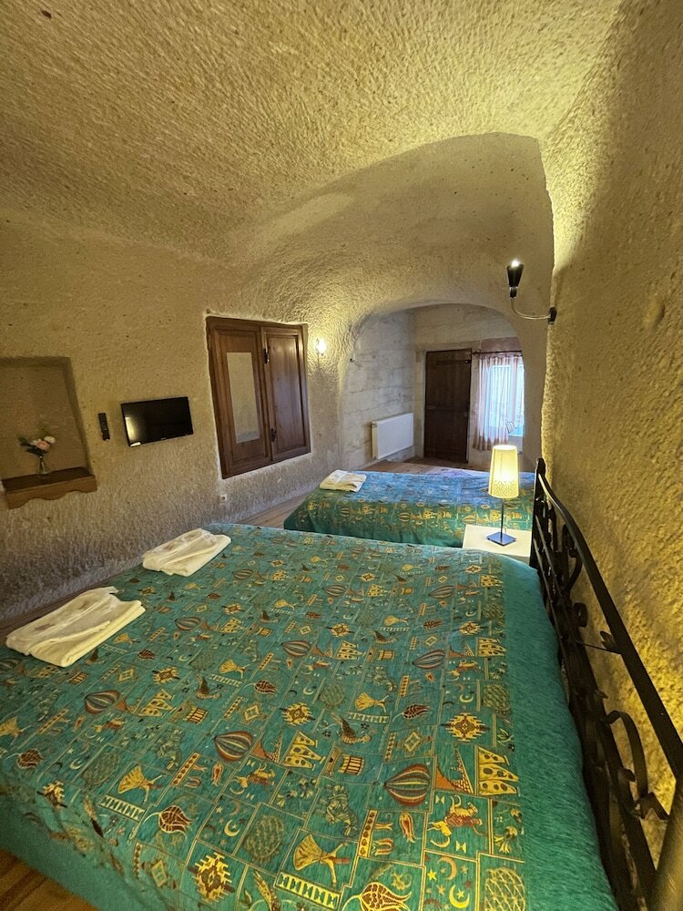 Hostal Karadut Cave Hotel