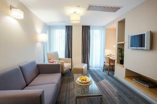 Housez Suites & Apartments Special Class