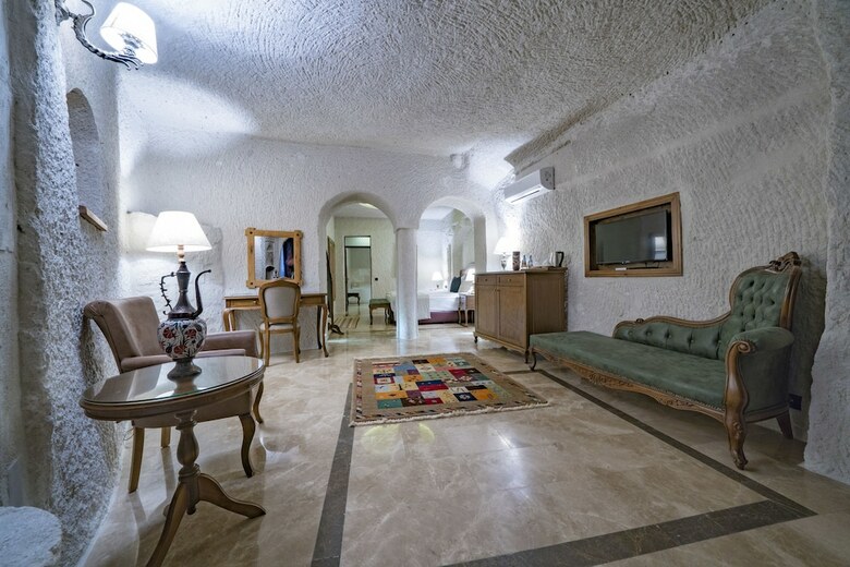 Hotel Artemis Cave Suites