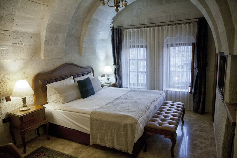 Hotel Artemis Cave Suites