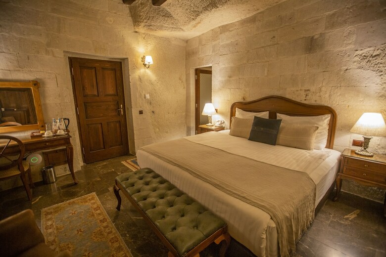 Hotel Artemis Cave Suites