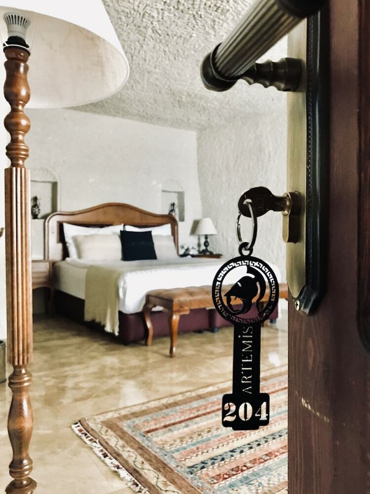 Hotel Artemis Cave Suites