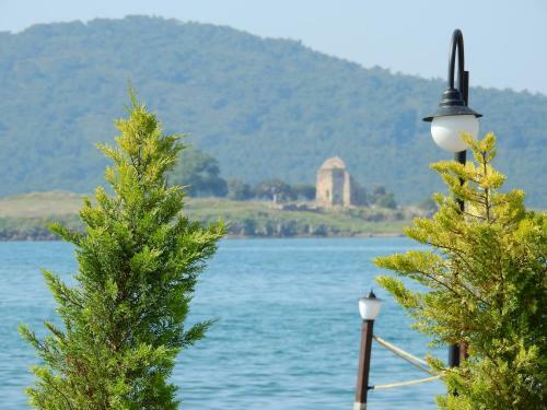 Ezer Hotel