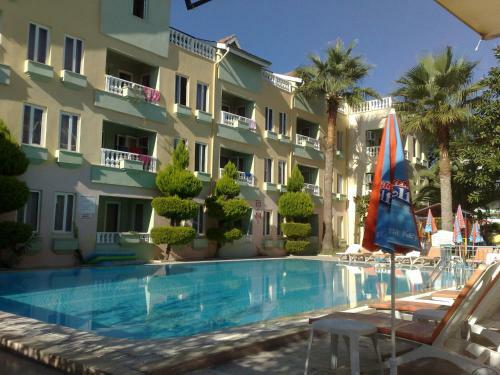 Club Sunset Apartments