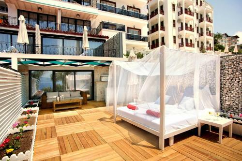 Nur Beach Hotel