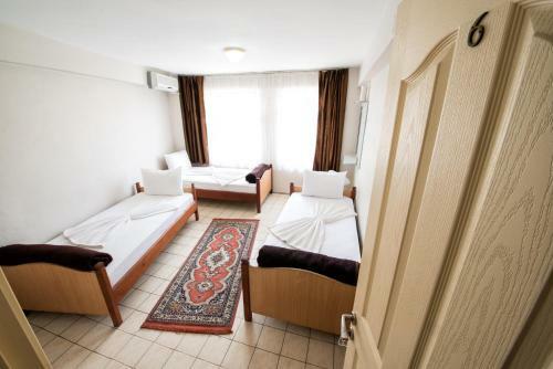 Yellow Rose Pension