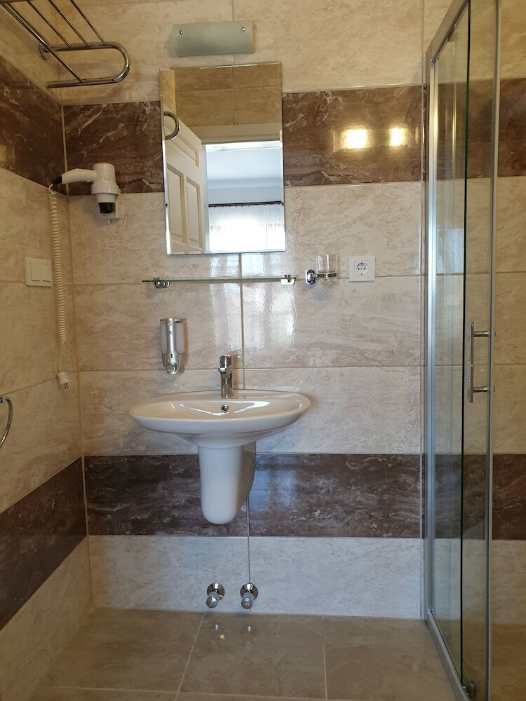 Hostal Midas Pension