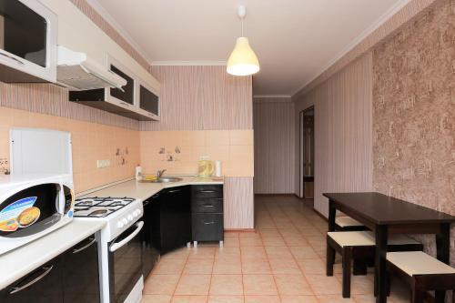 Apartment On Obolonskiy Prospect 12