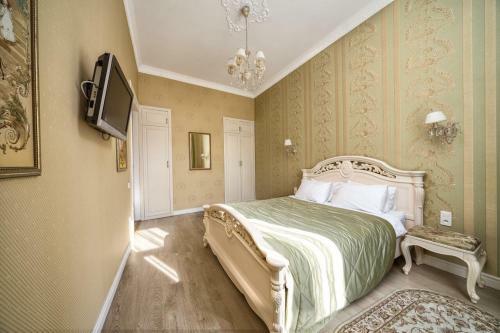 Sunny Apartment