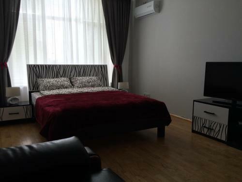 Left Bank Apartment "osokorki"