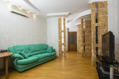 Khreshatyk Street Apartment