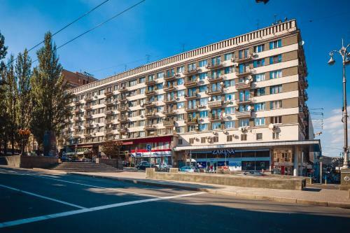 Khreshatyk Street Apartment