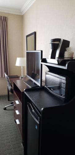 Quality Hotel And Suites Oakville