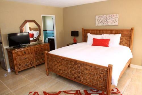 Bamboo Beach Club #102 Apartment