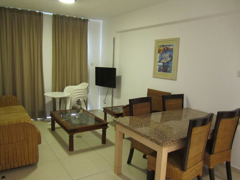 Senator Hotel Apartments