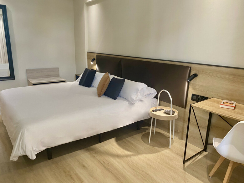 Hotel Adonis Capital