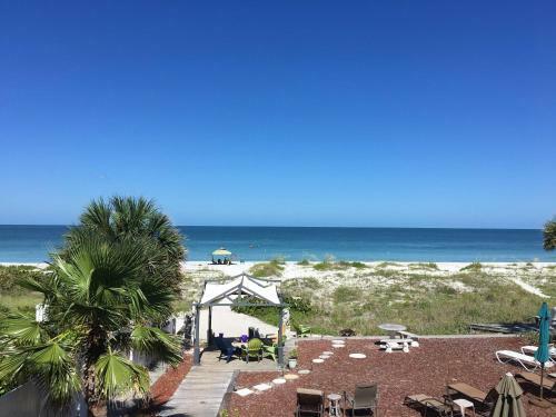 Apartamentos Sun N Fun Beachfront Vacation Rentals