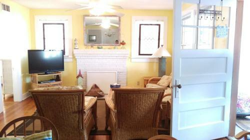 Apartamentos Sun N Fun Beachfront Vacation Rentals