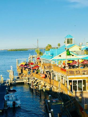 Apartamentos Sun N Fun Beachfront Vacation Rentals