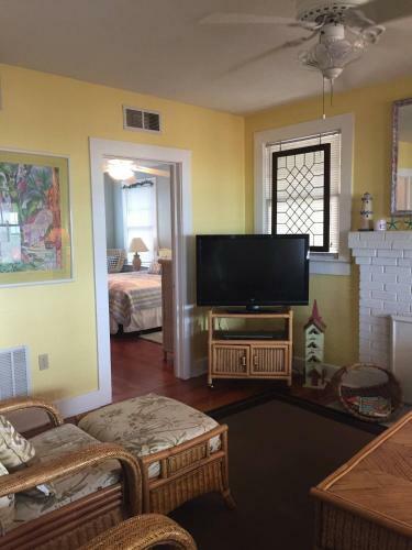 Apartamentos Sun N Fun Beachfront Vacation Rentals